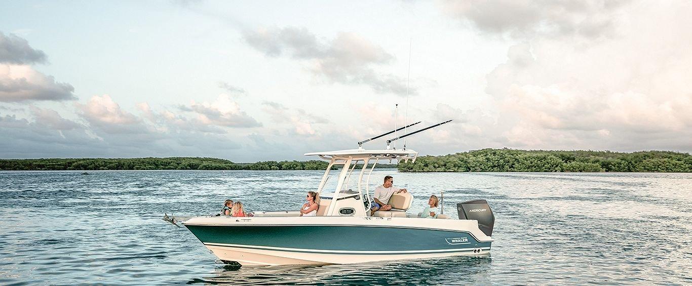 Boston Whaler 230 Outrage