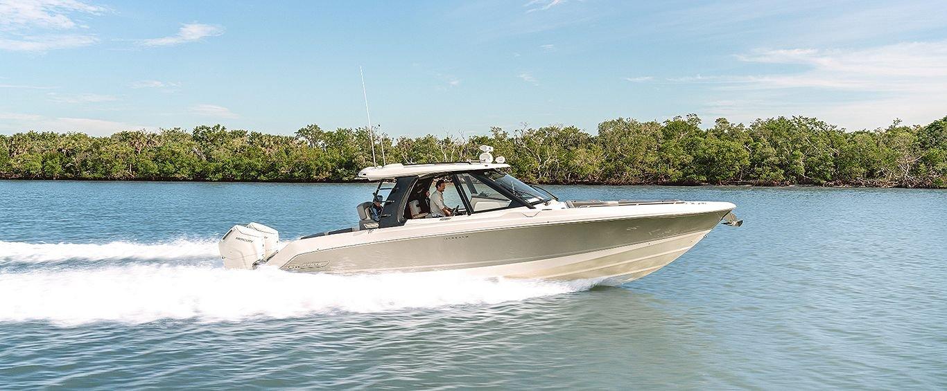 Boston Whaler 380 Realm