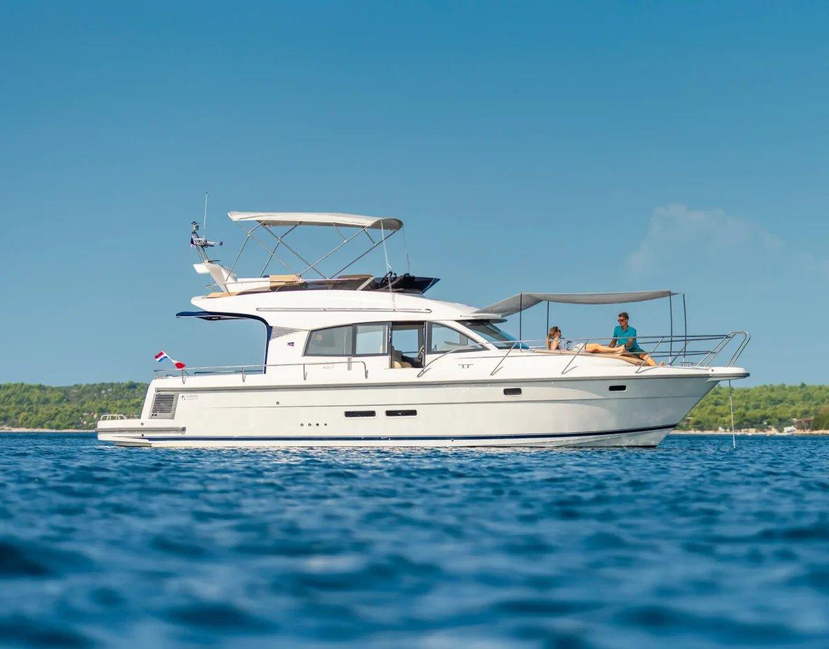 405 Flybridge