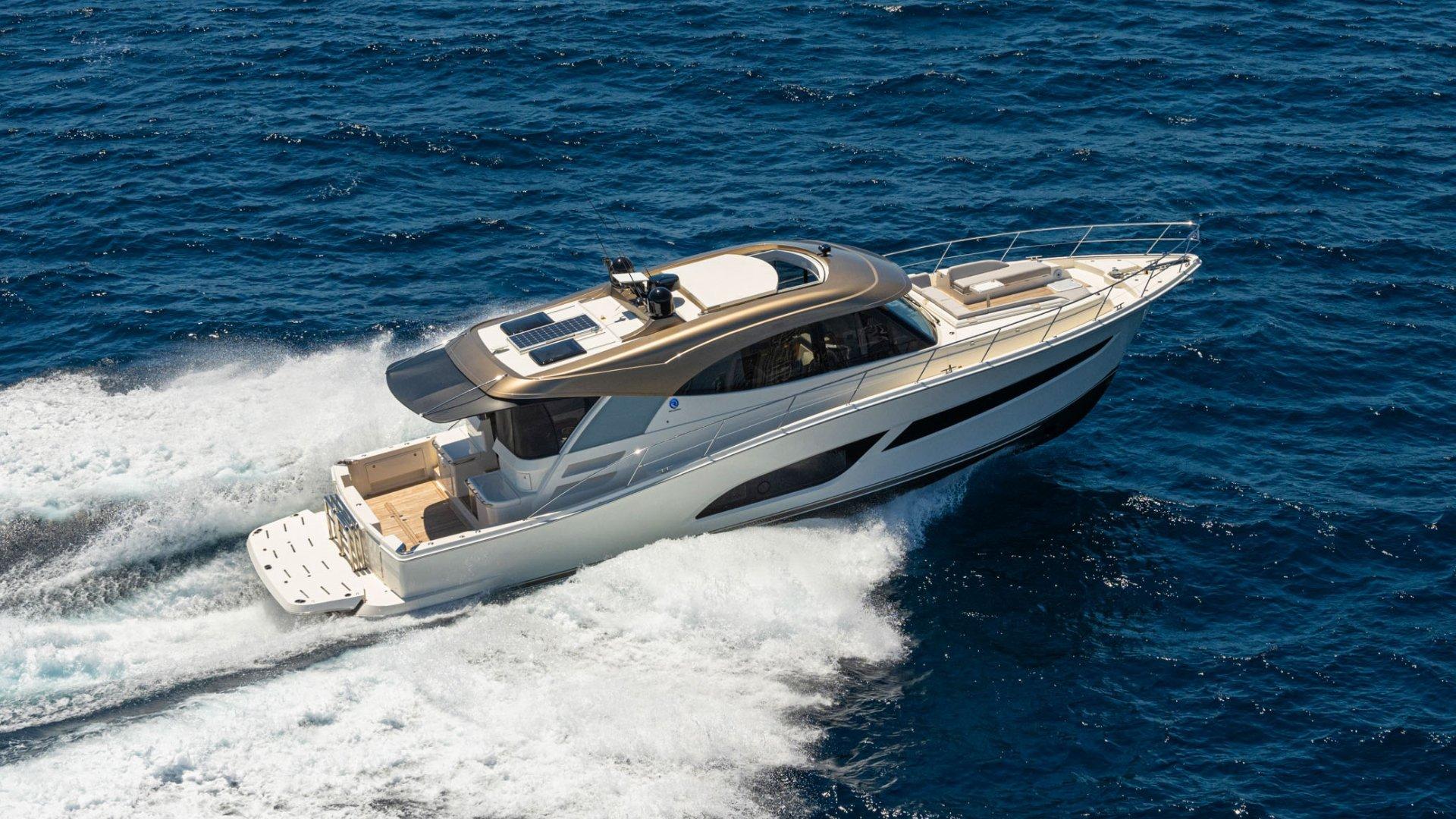 Riviera 585 SUV