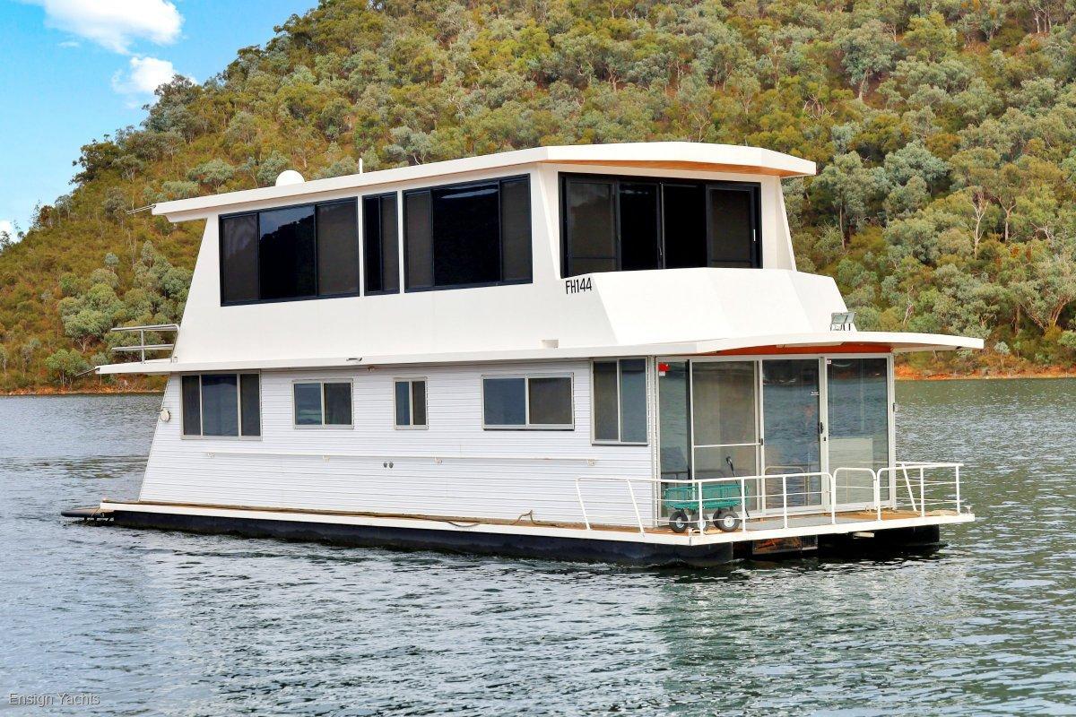 Luxury Houseboat 45'