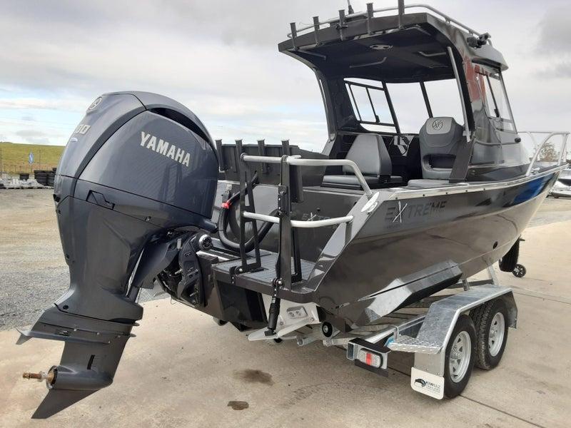 extreme boats 646 walk around