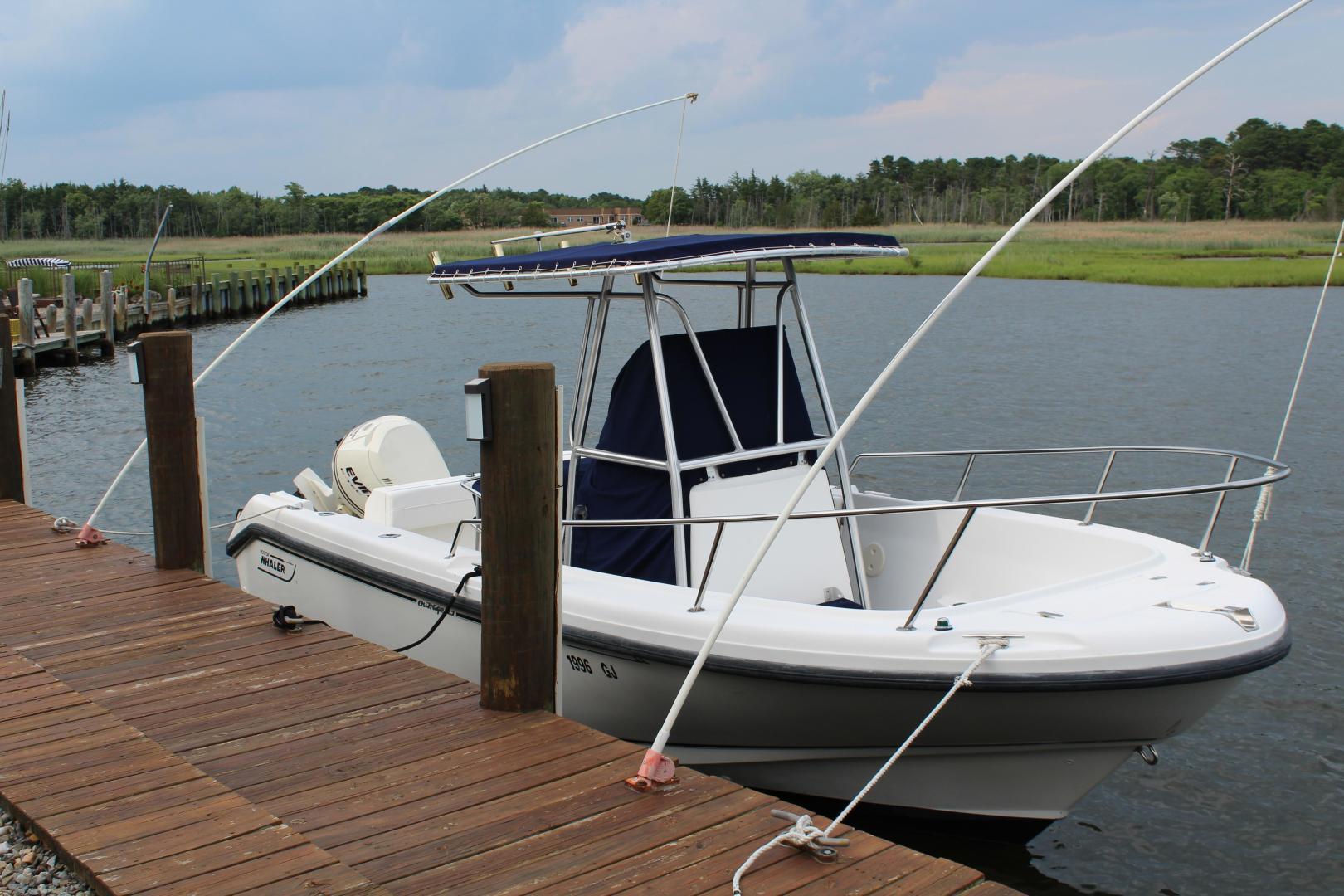 Boston Whaler 23 Outrage
