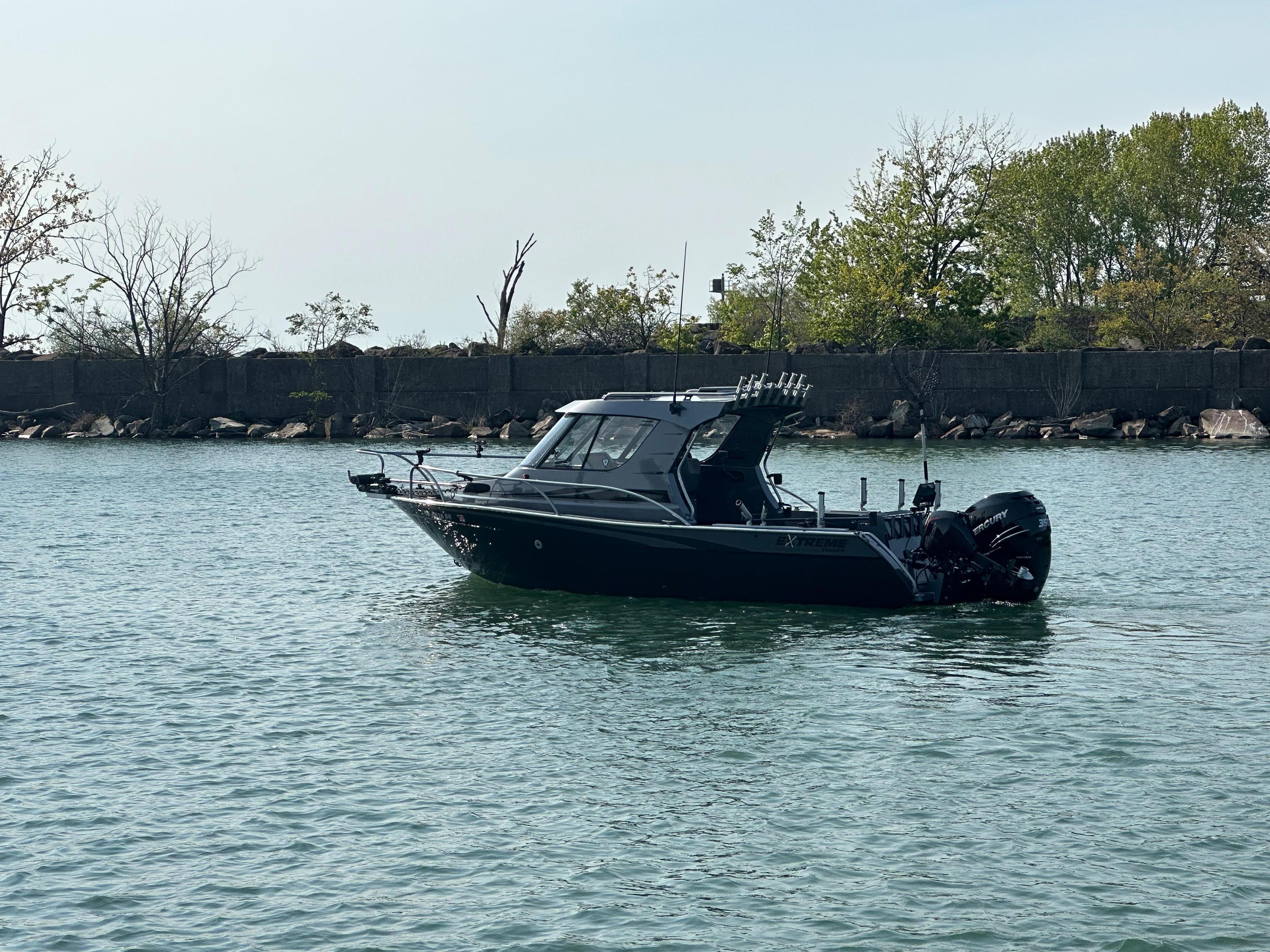 extreme boats 795 walk around