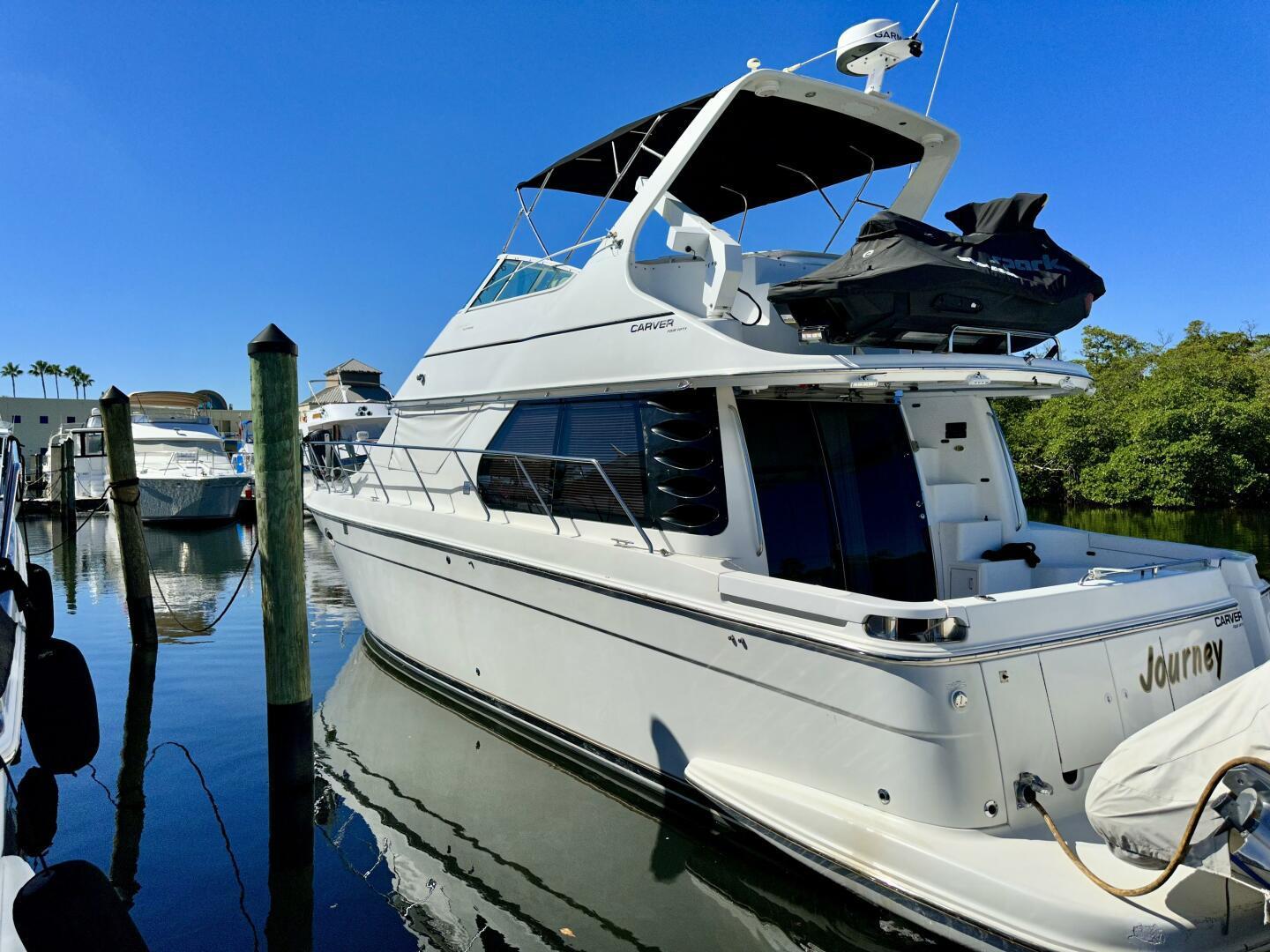 Carver 450 Pilothouse