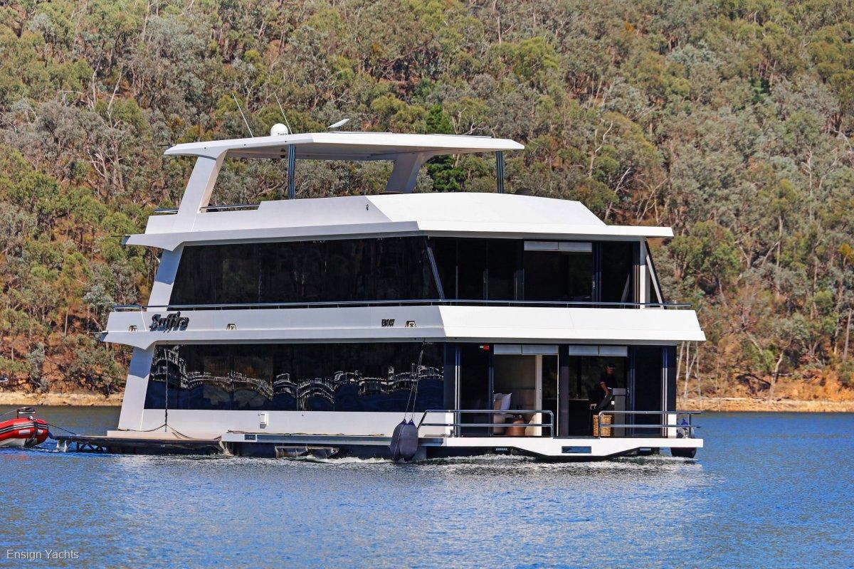 Luxury Houseboat 60'