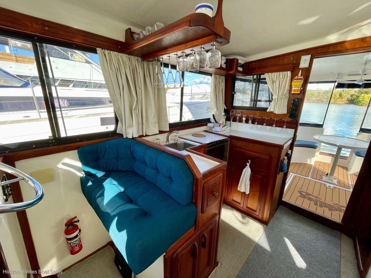 Thumbnail 27 - Cuddles 35 Resort Flybridge