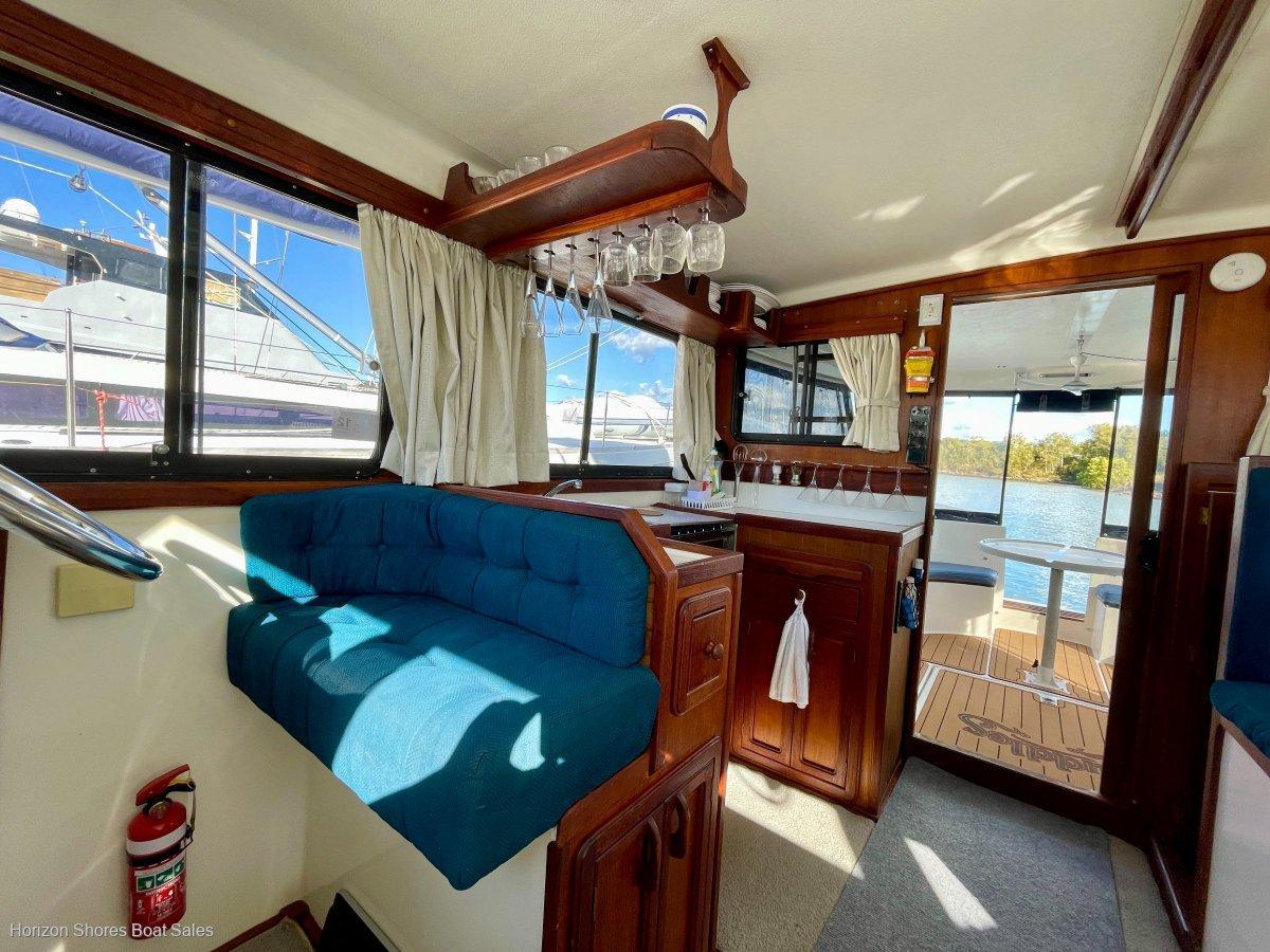 Thumbnail 39 - Cuddles 35 Resort Flybridge