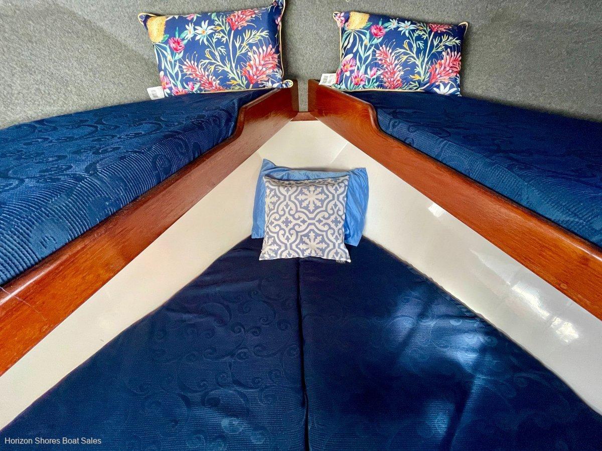 Thumbnail 33 - Cuddles 35 Resort Flybridge