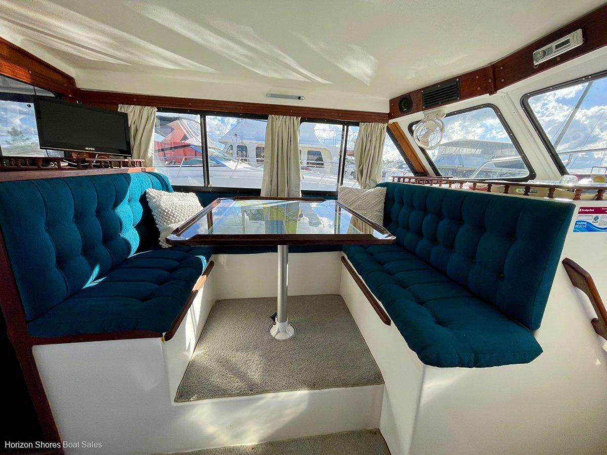 Thumbnail 20 - Cuddles 35 Resort Flybridge