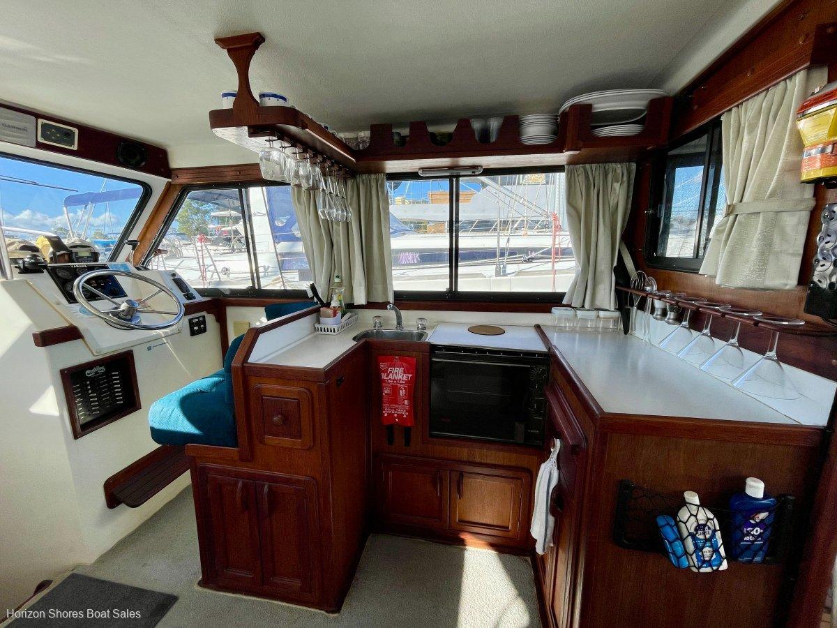 Thumbnail 17 - Cuddles 35 Resort Flybridge