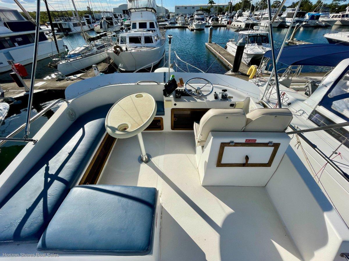 Thumbnail 41 - Cuddles 35 Resort Flybridge