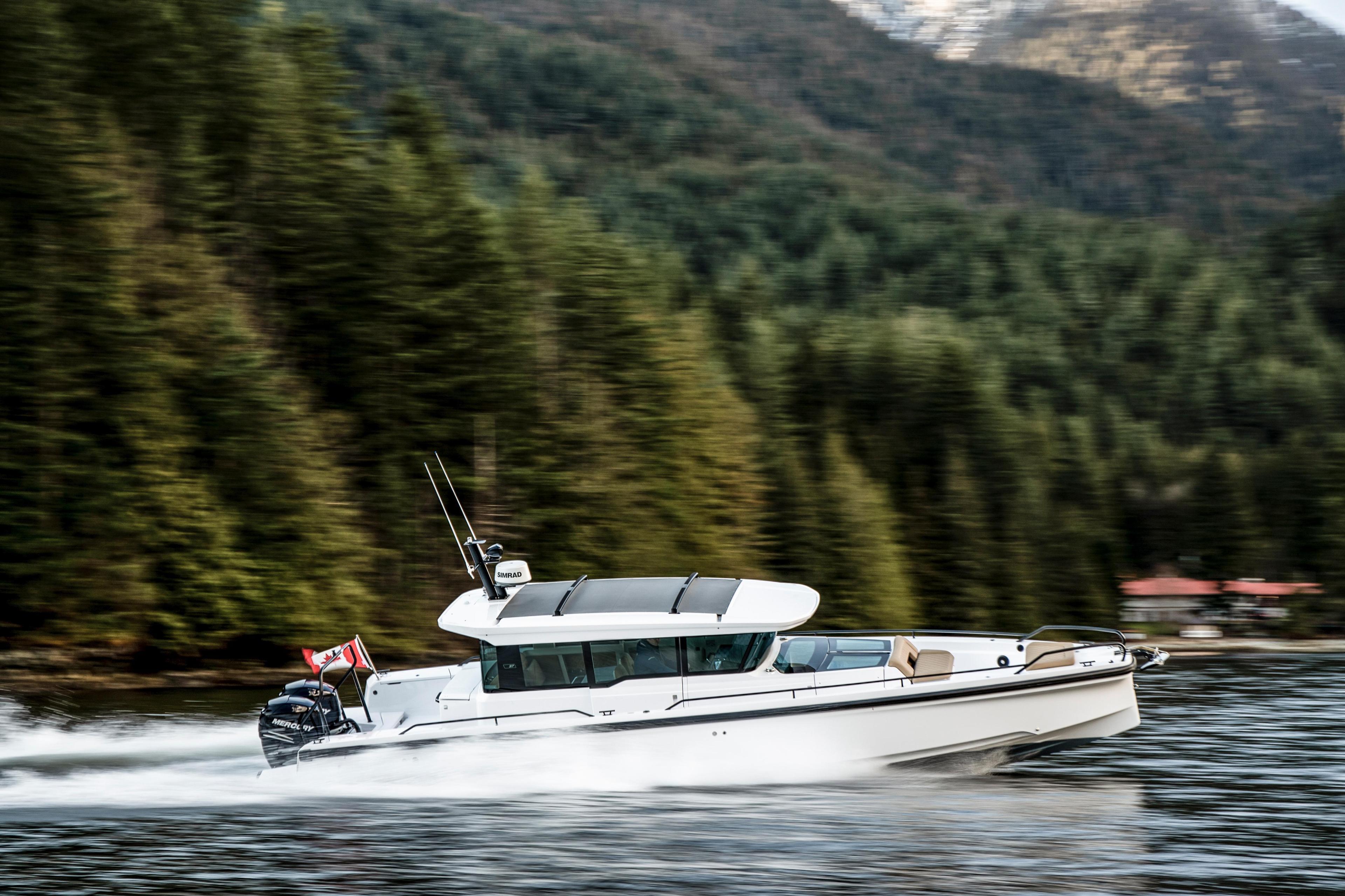 Axopar 37 XC Cross Cabin