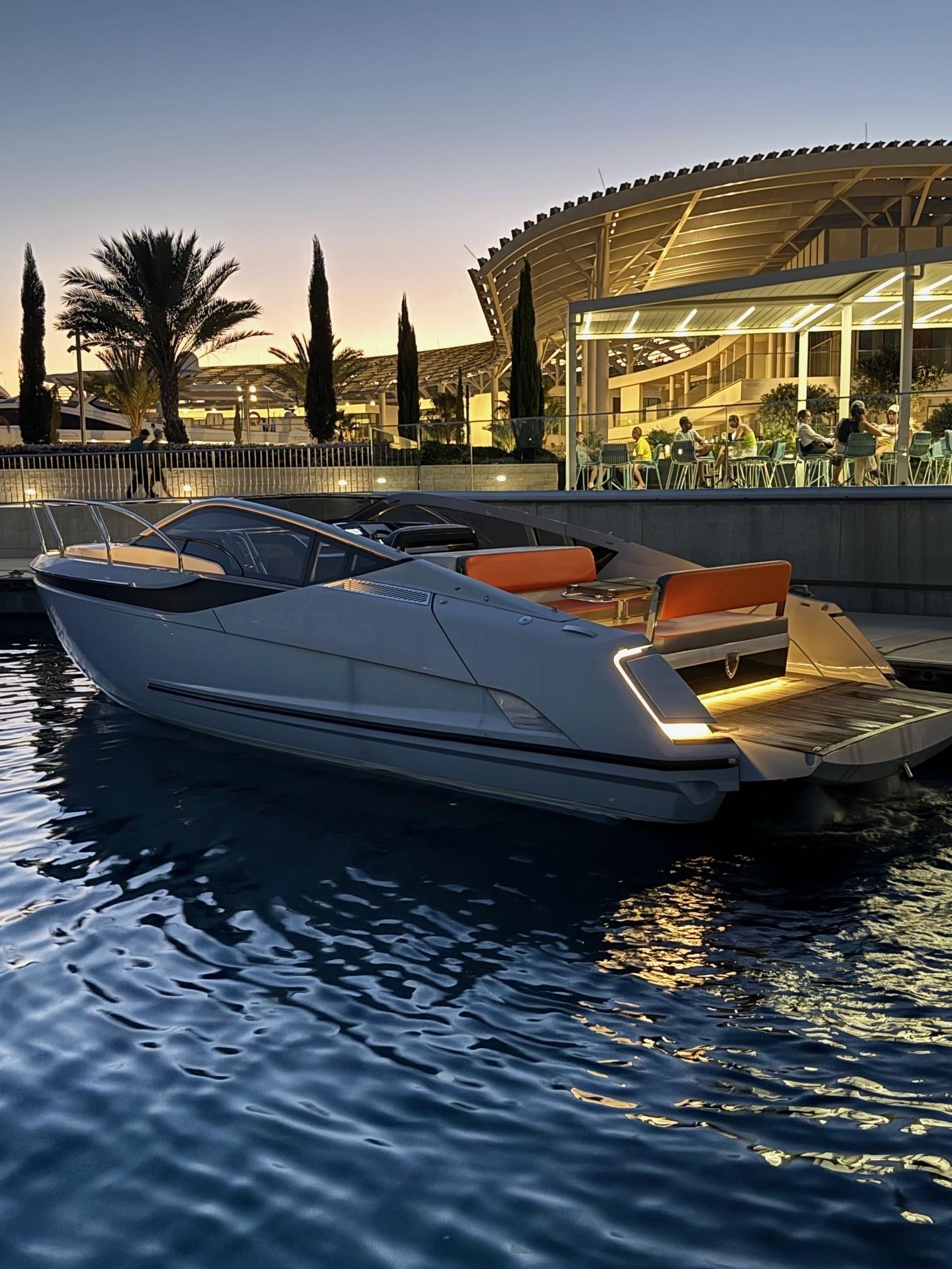 Fairline F33