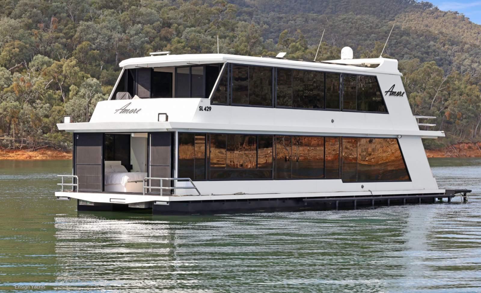 Amore Luxury Houseboat 60'