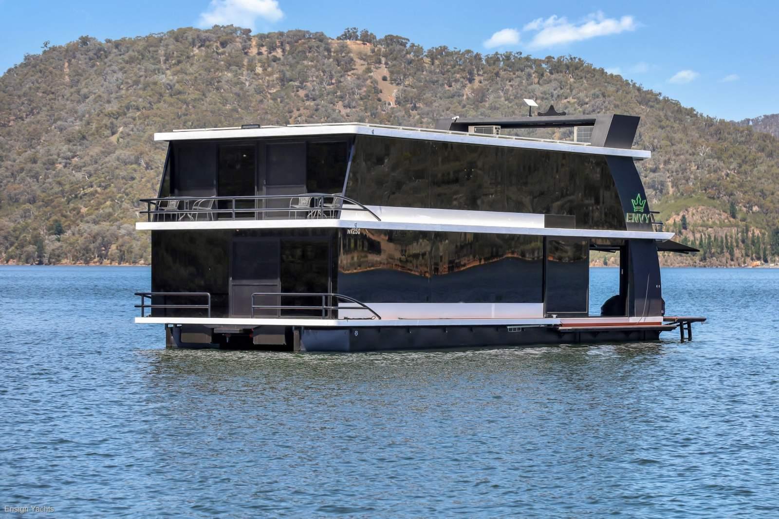 Envy Luxury Houseboat 60'