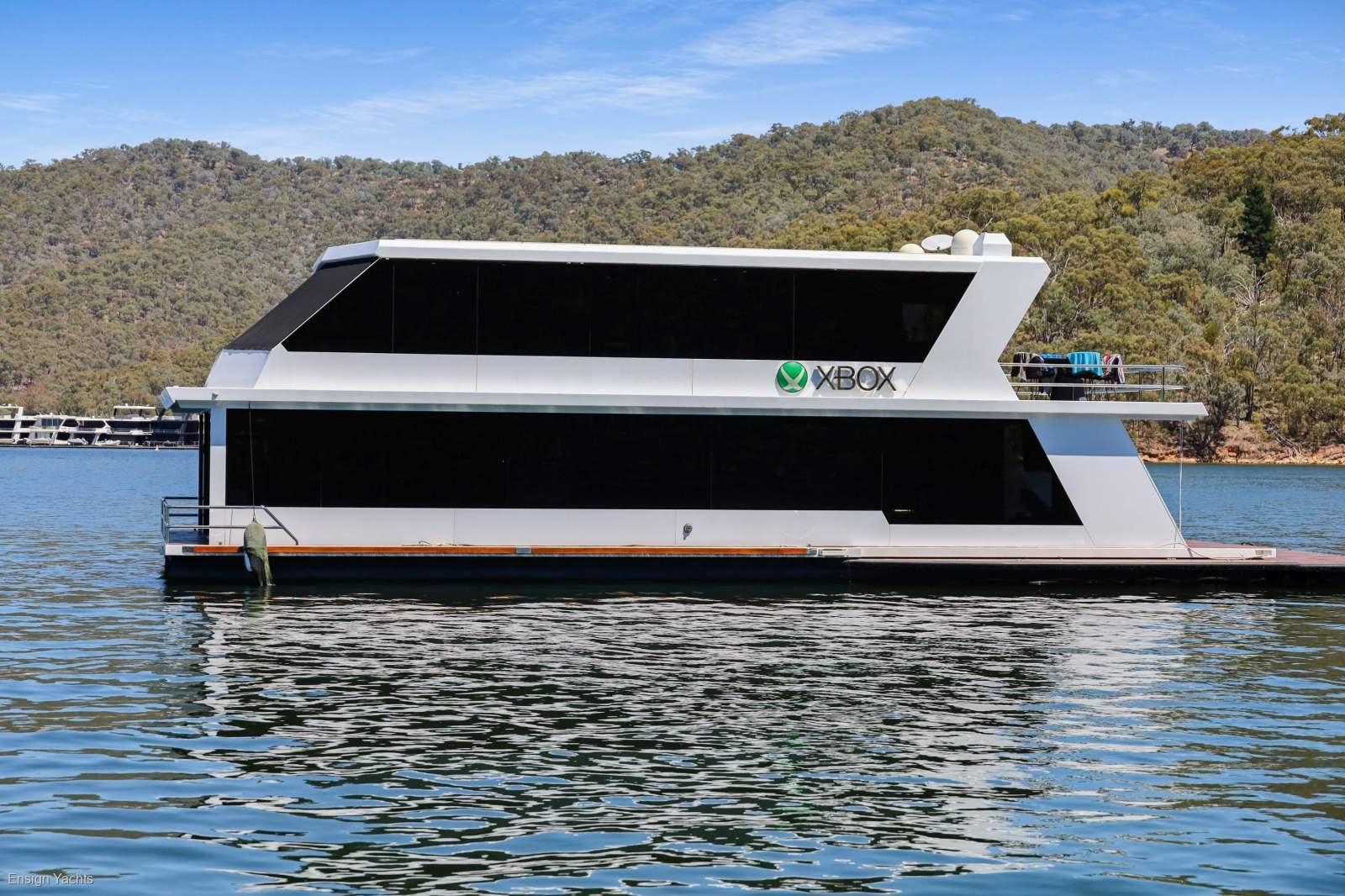 X-Box Luxury Houseboat 60'