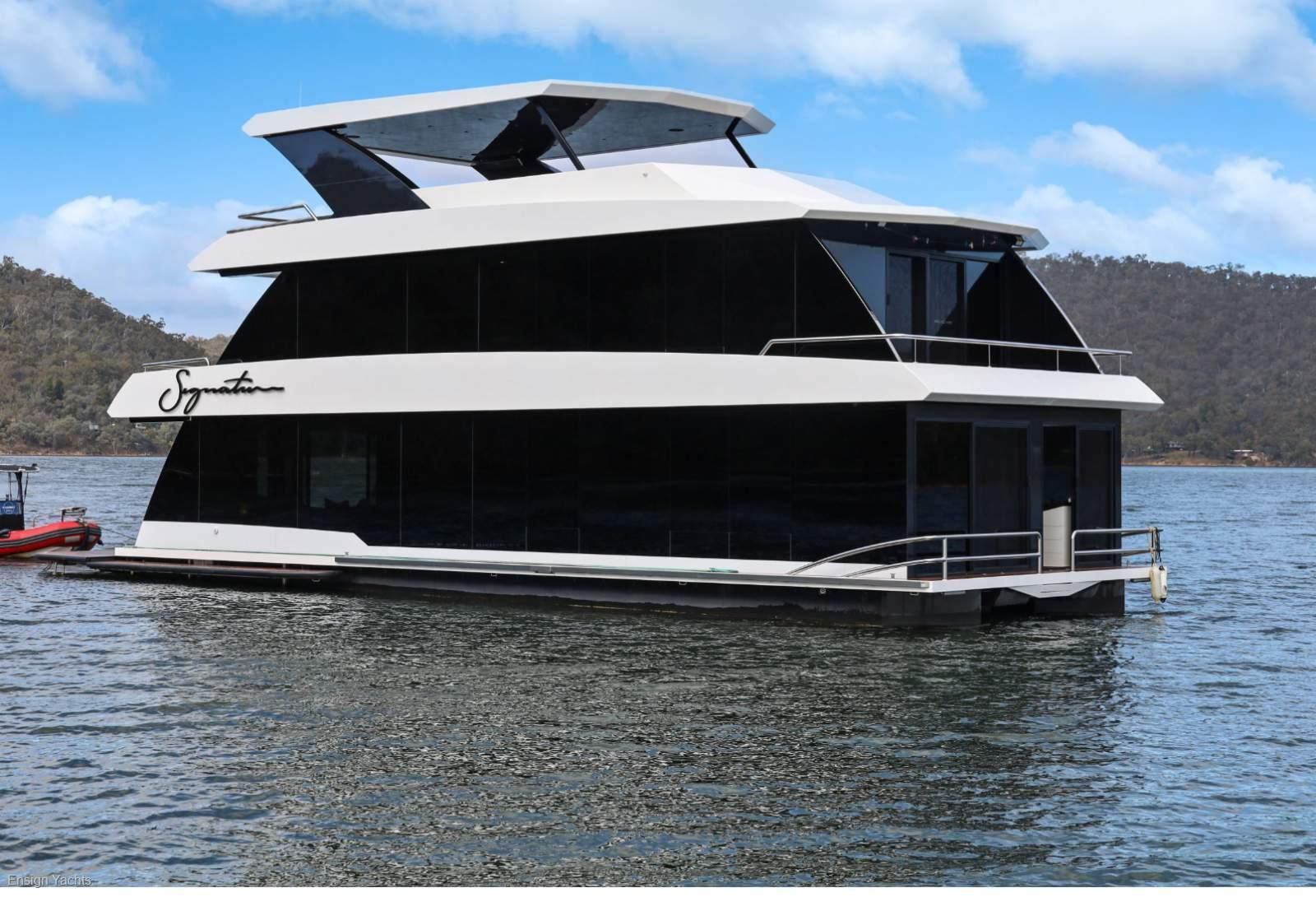 Signature 60' Luxury Houseboat