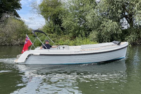 Interboat Intender 700 Electric