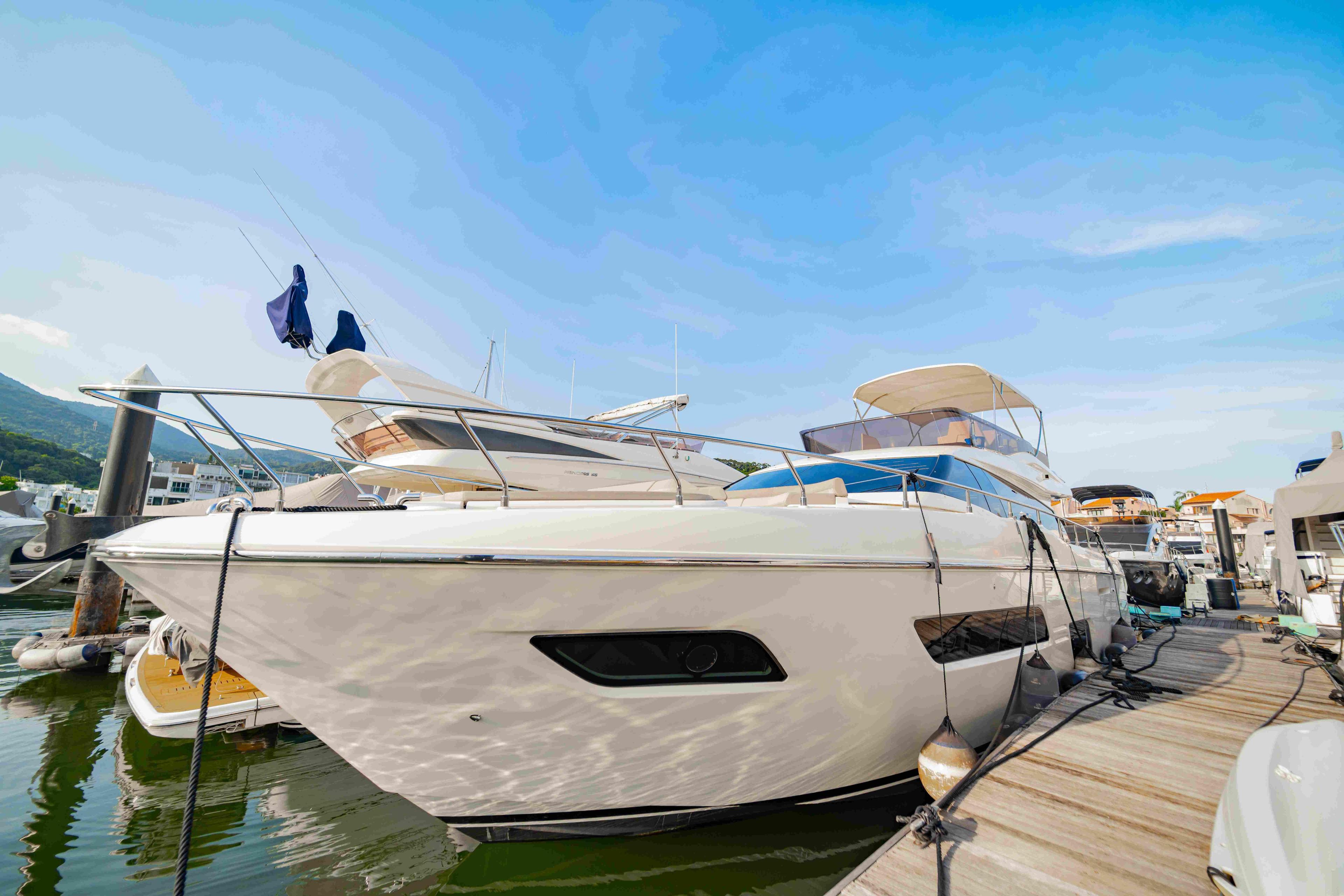 Ferretti 550