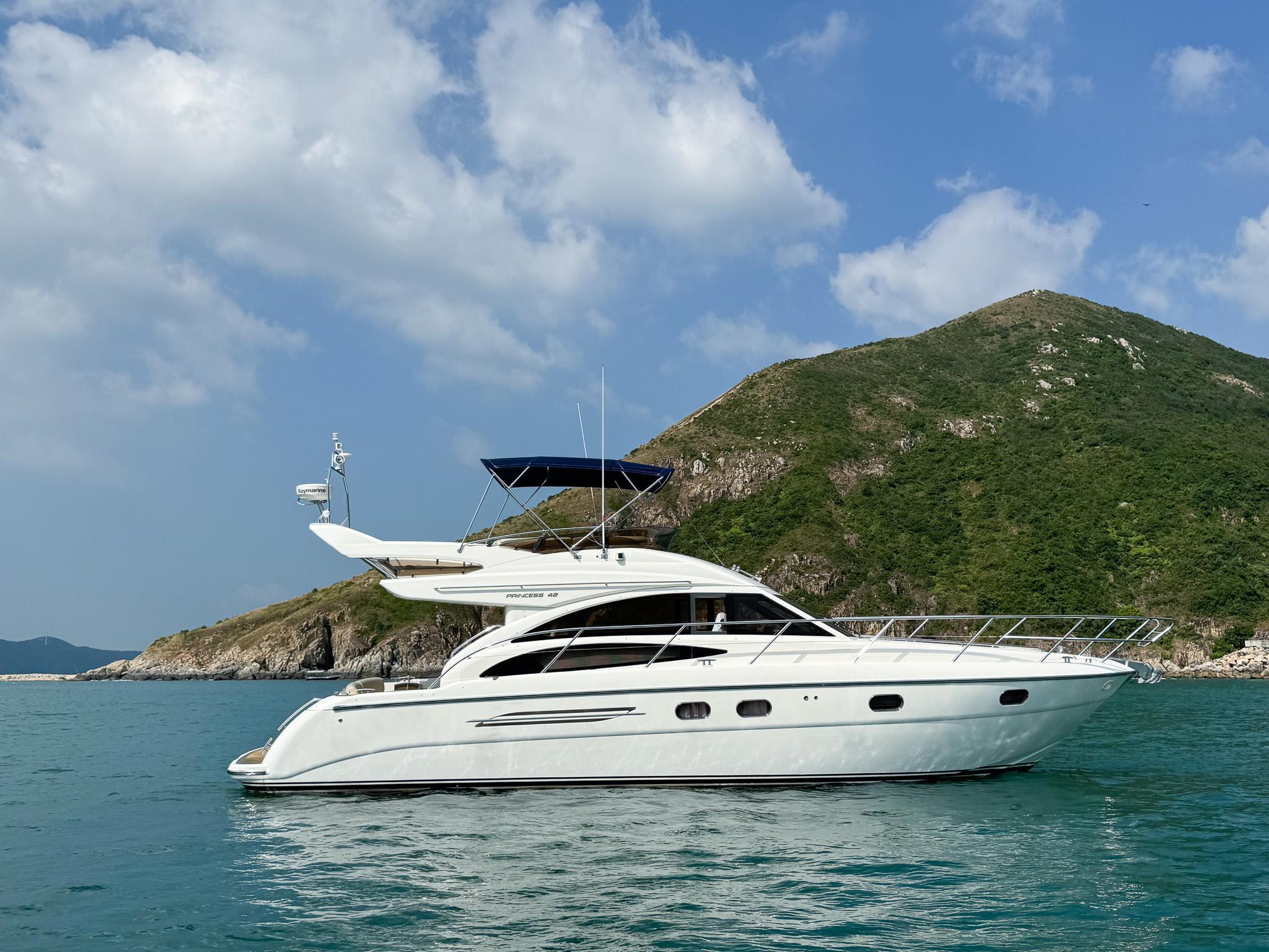 Princess 42 Flybridge Motor Yacht
