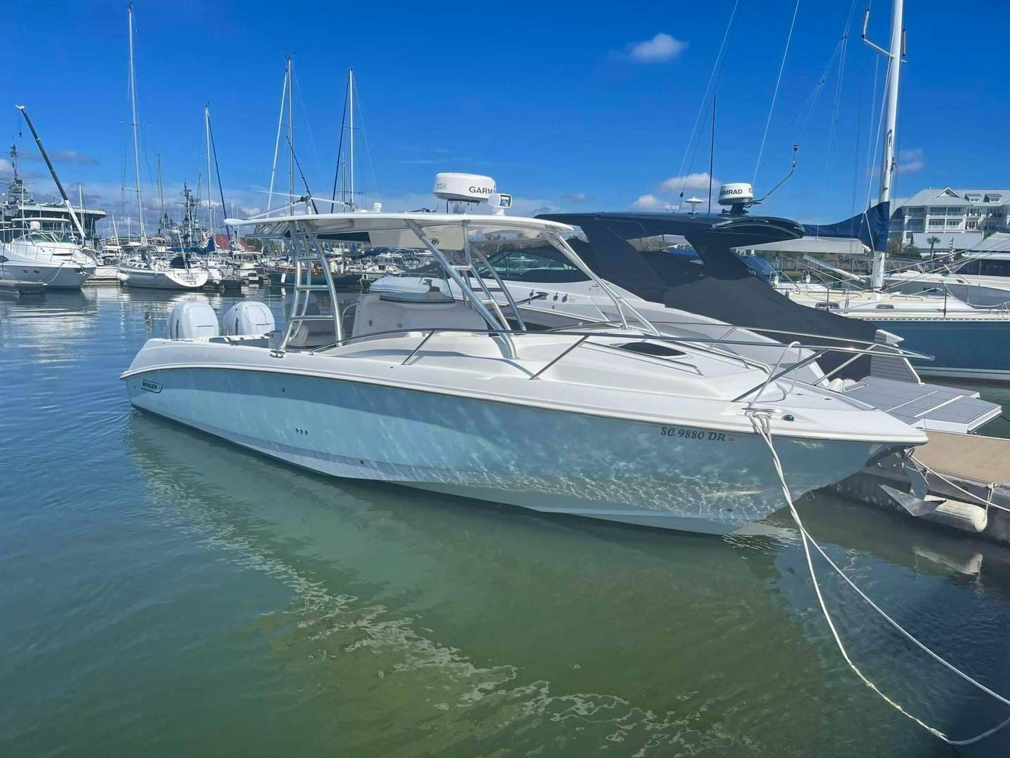 Boston Whaler 320 Outrage Cuddy Cabin