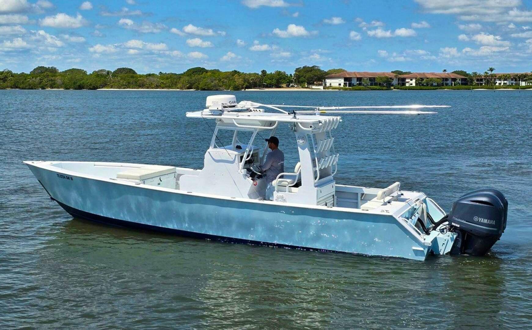 Contender Custom 33 Center Console