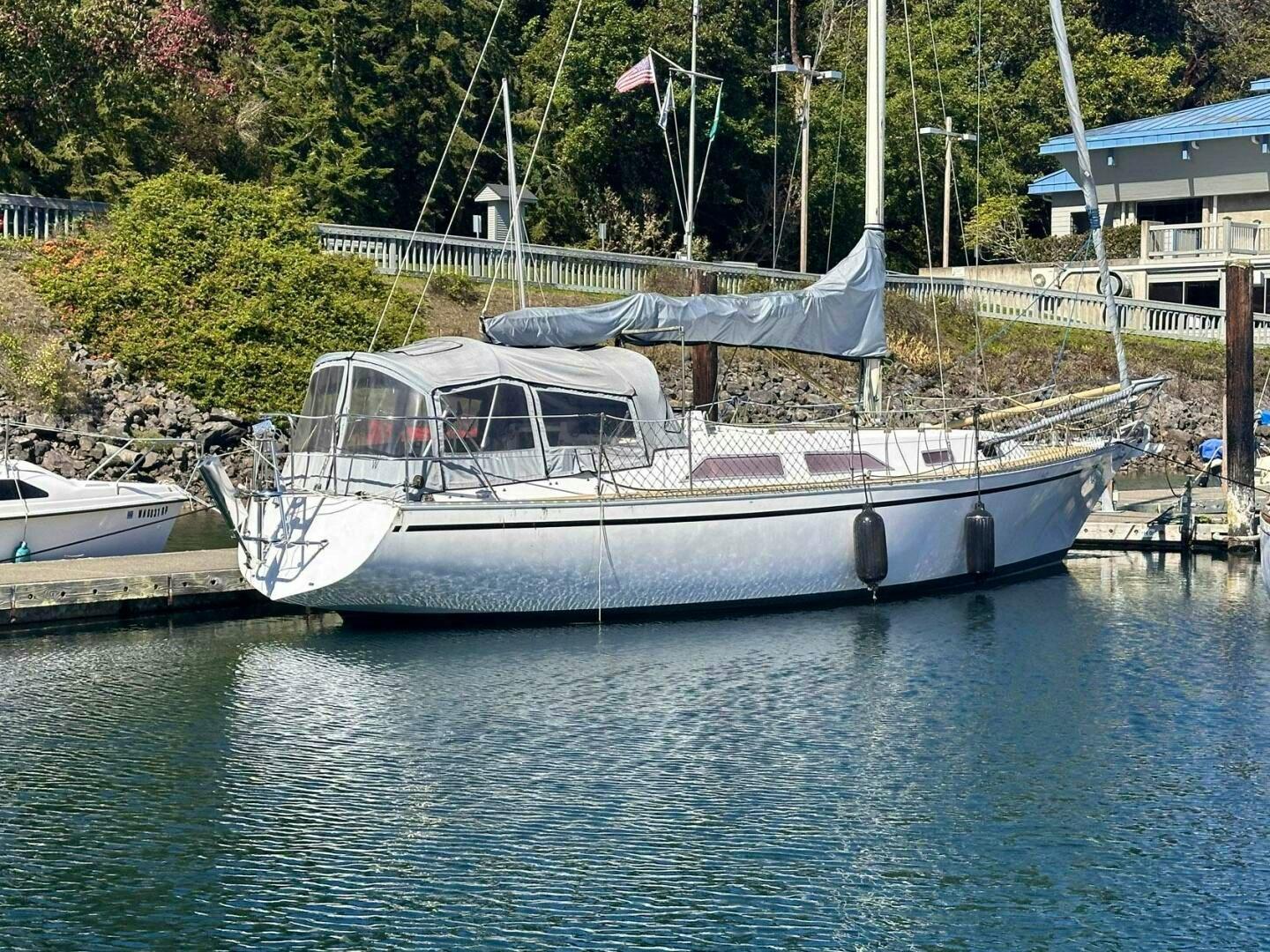 Whiting Yachts 40 Cutter