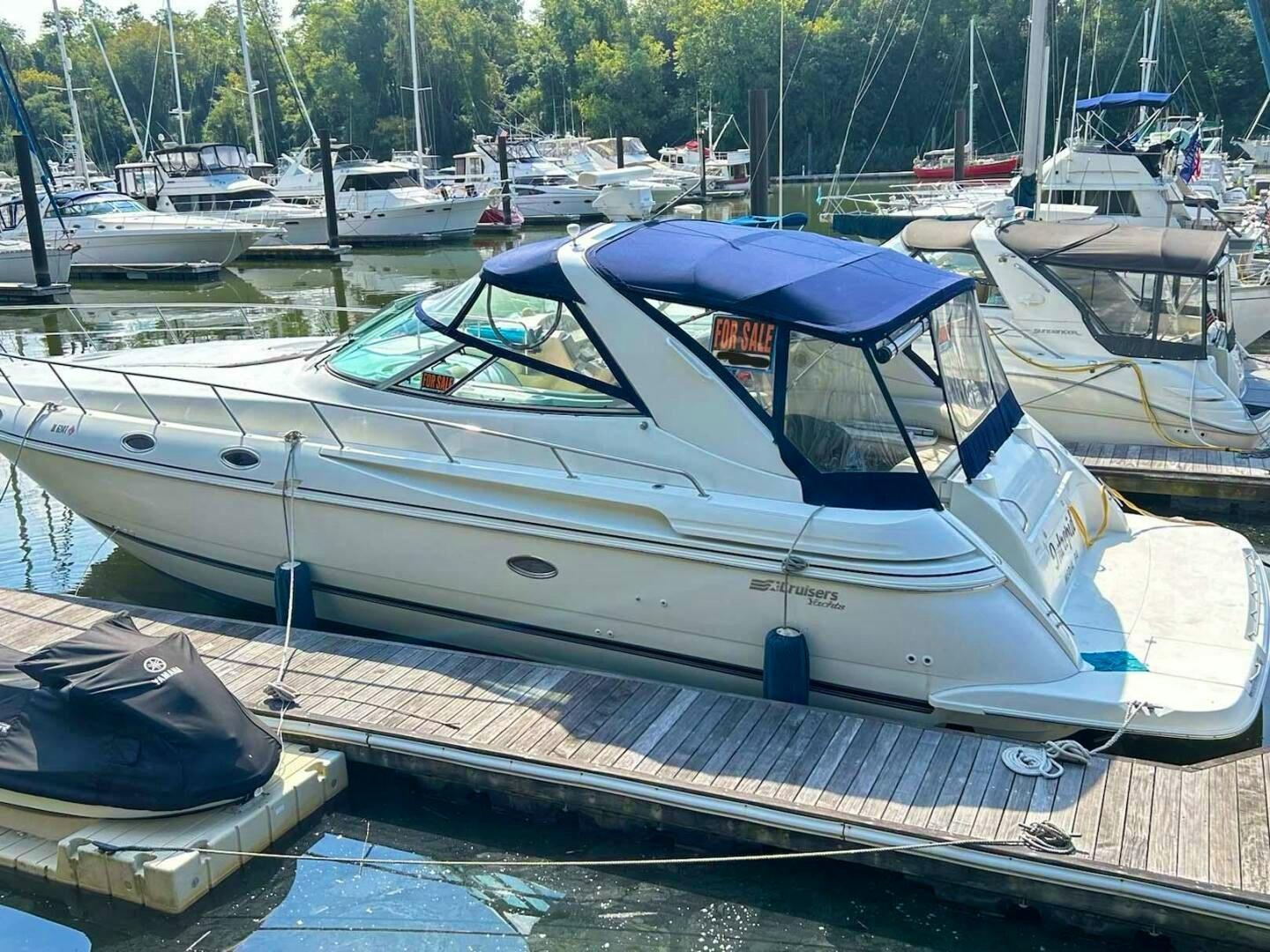 Cruisers Yachts 4270 Esprit
