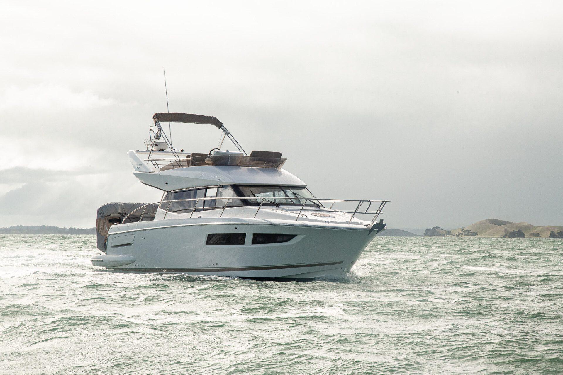 Prestige 350 Fly Bridge