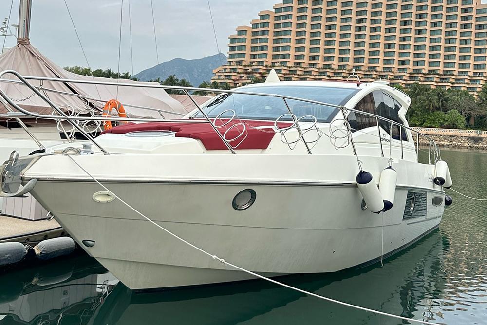 Cranchi M38 Sports Cruiser