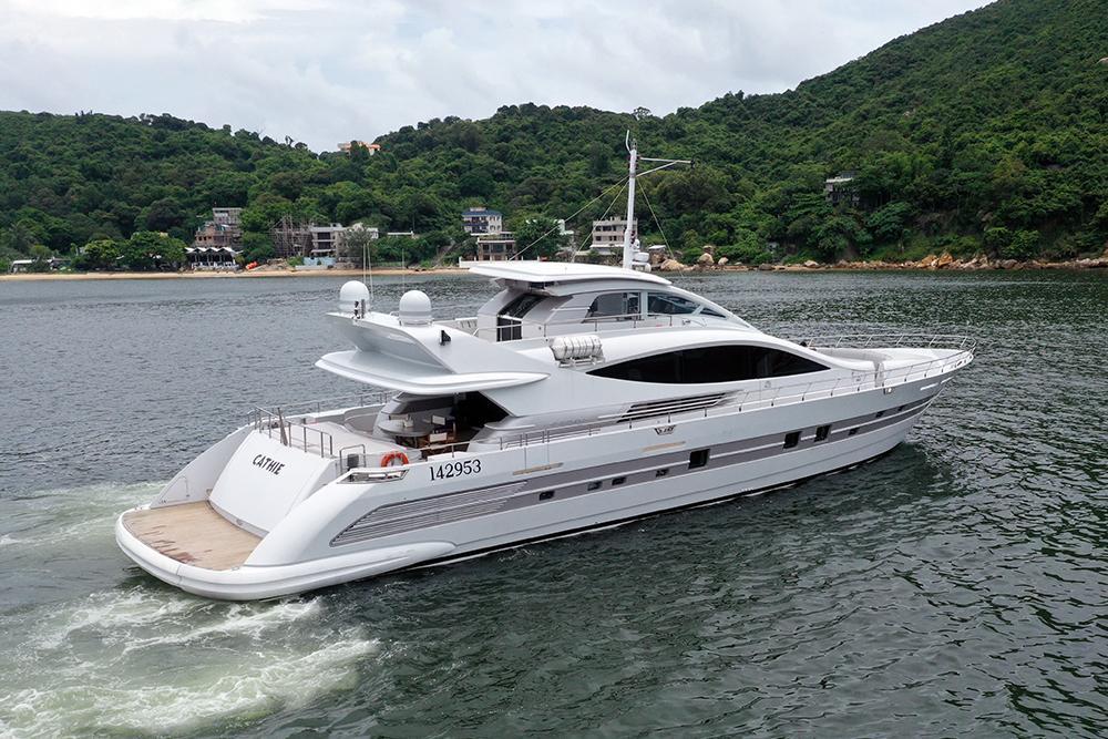 Cerri Cantieri Navali 102 FlyingSport