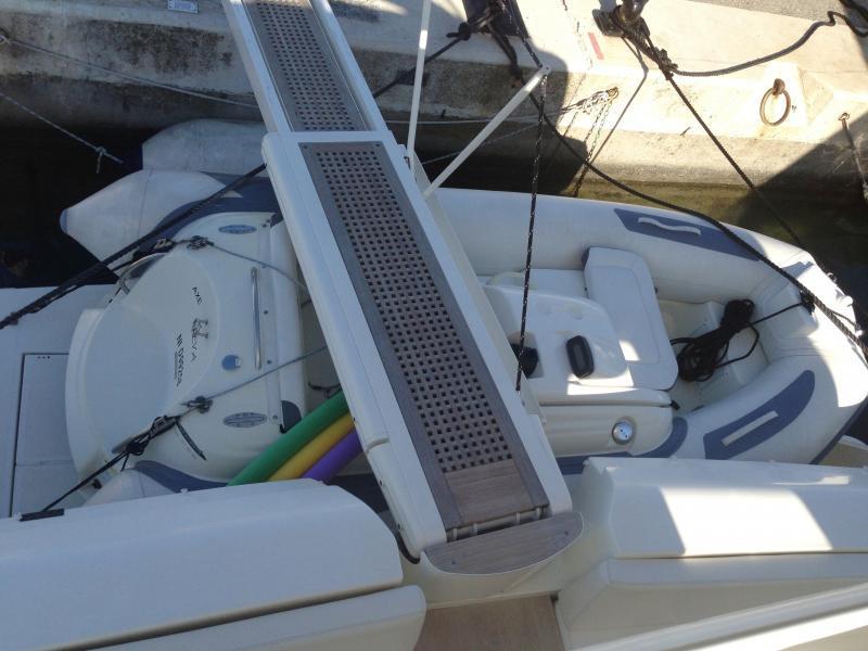 Ferretti 551
