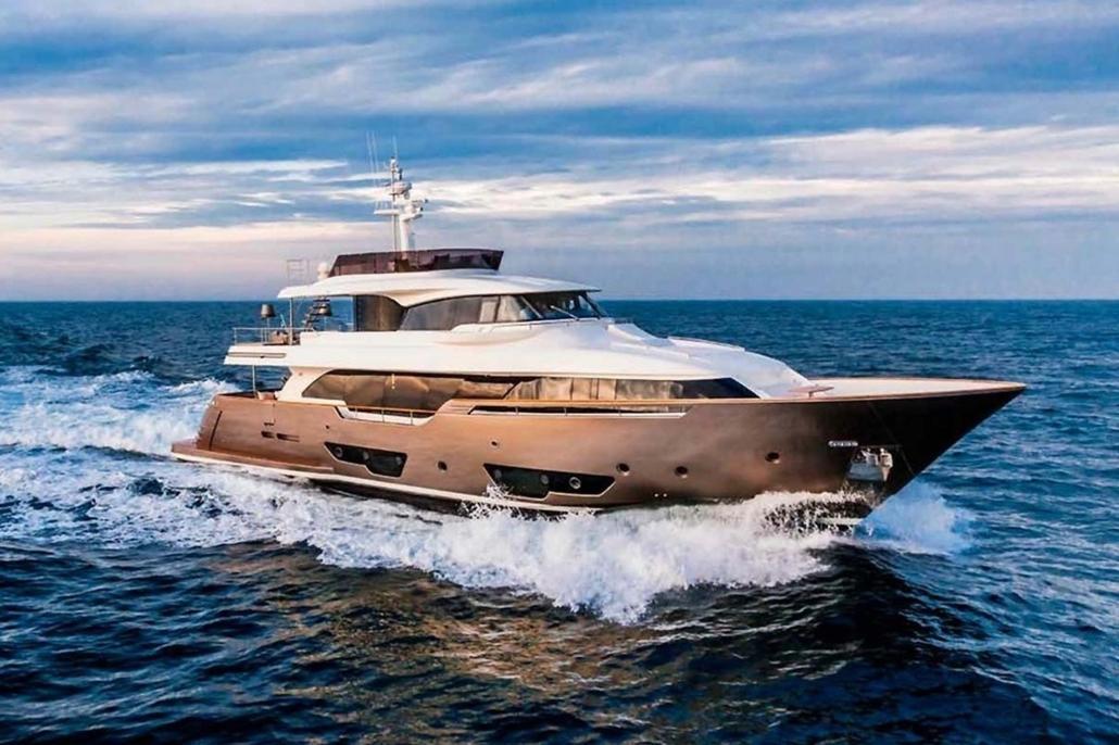 Ferretti Custom Line Navetta 28