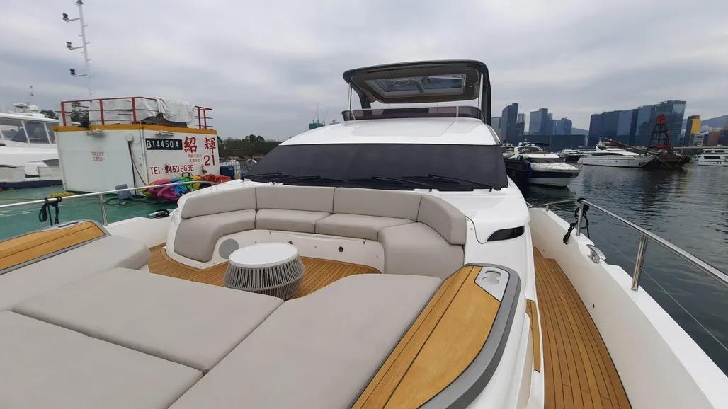 Princess Y85 Yacht