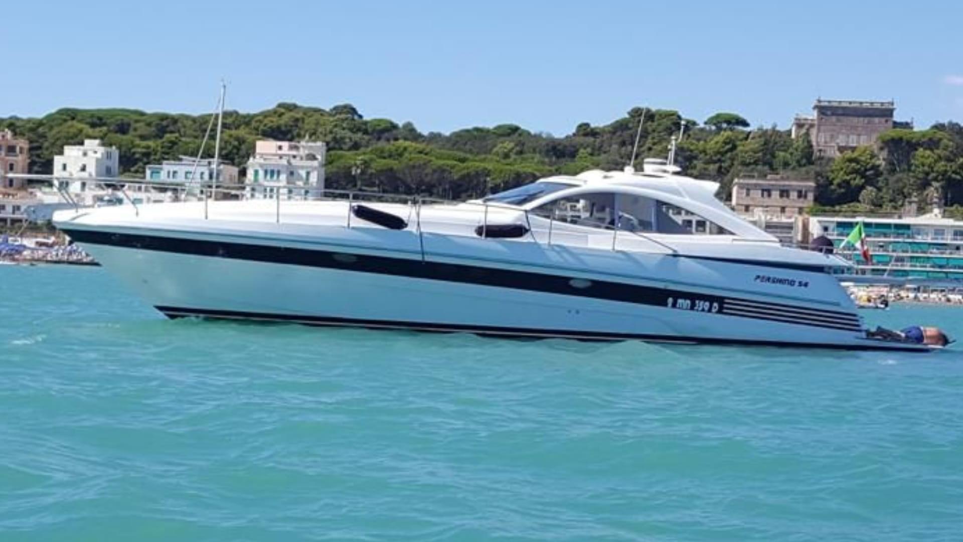 Pershing 54'
