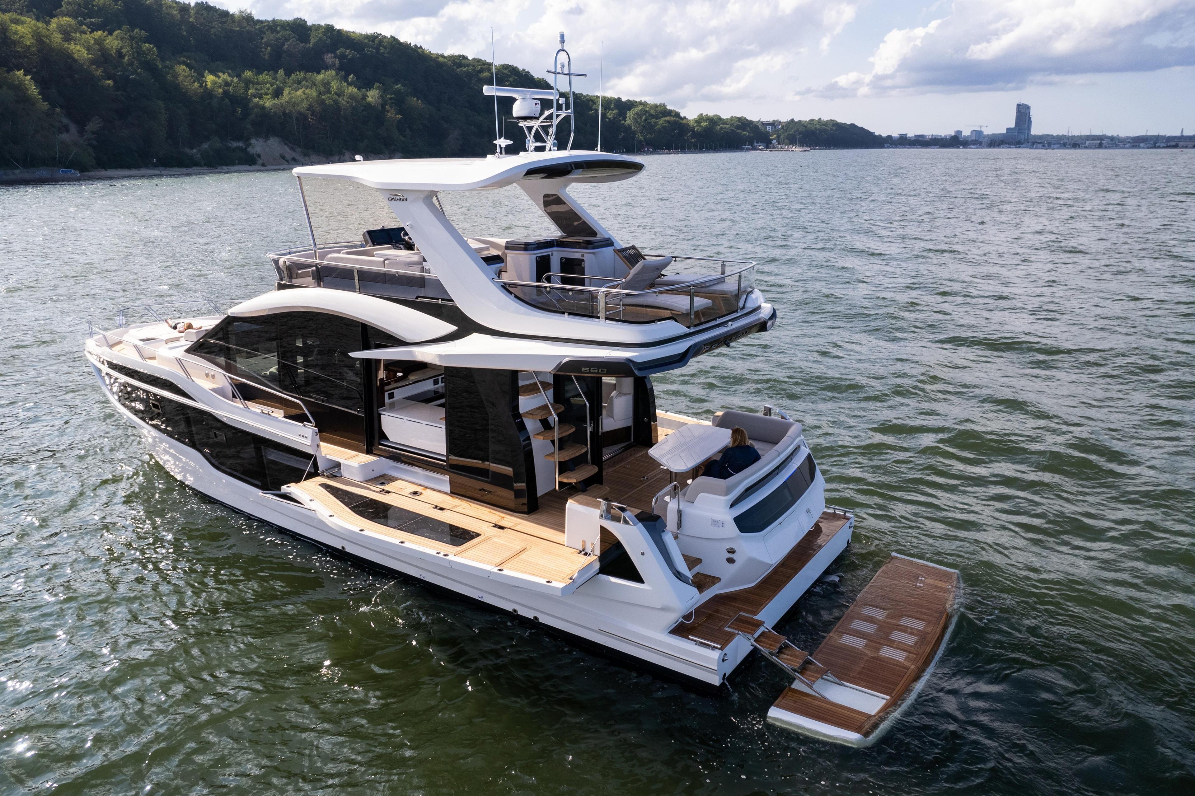 Galeon 560 Fly