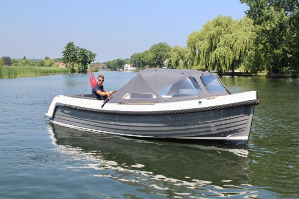 Interboat Intender 700