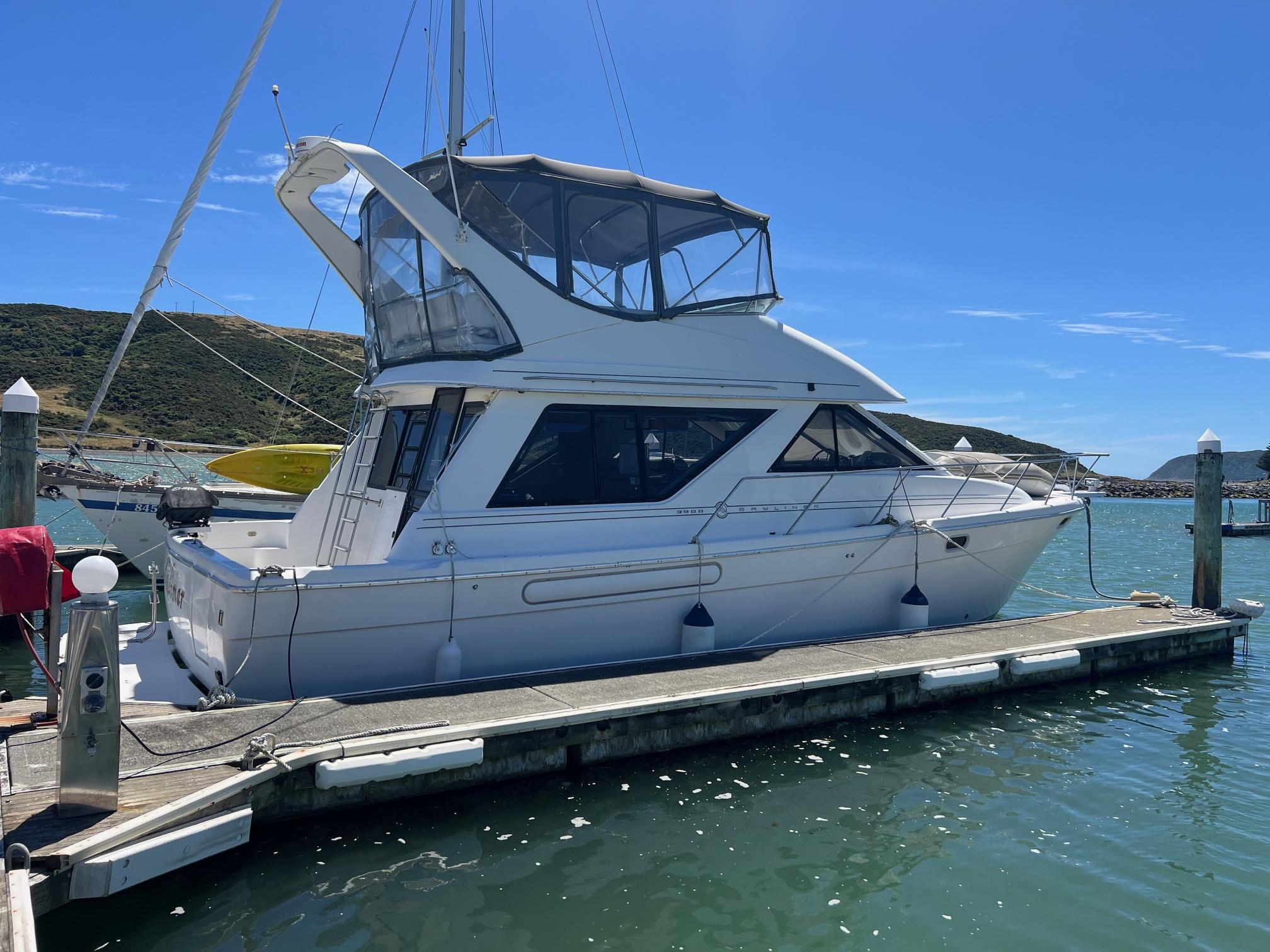Bayliner 3988 COMMAND-BRIDGE