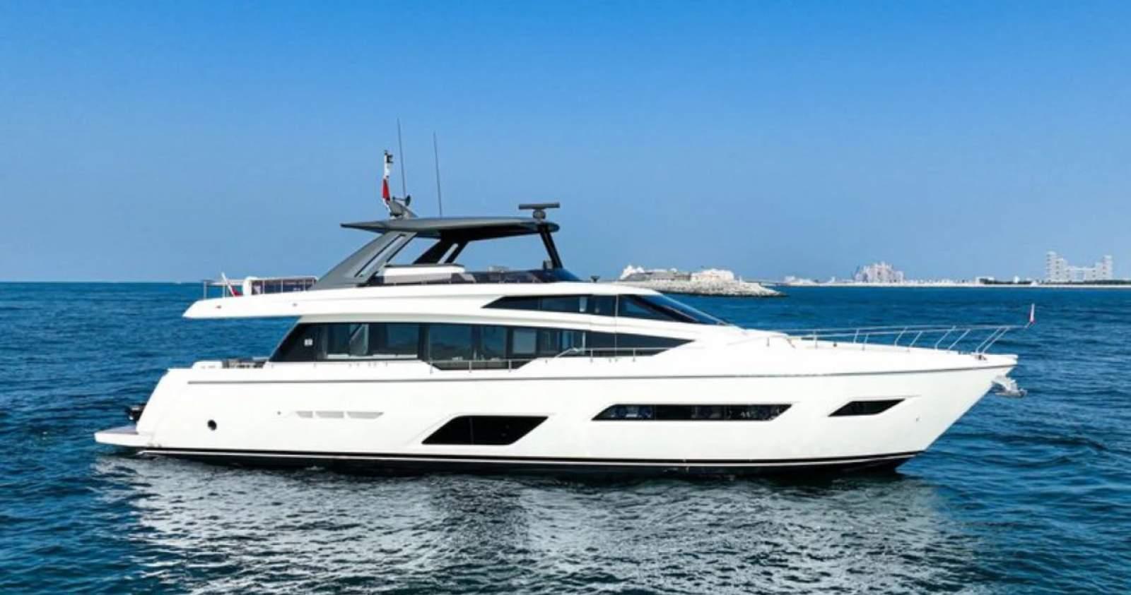 Ferretti 780