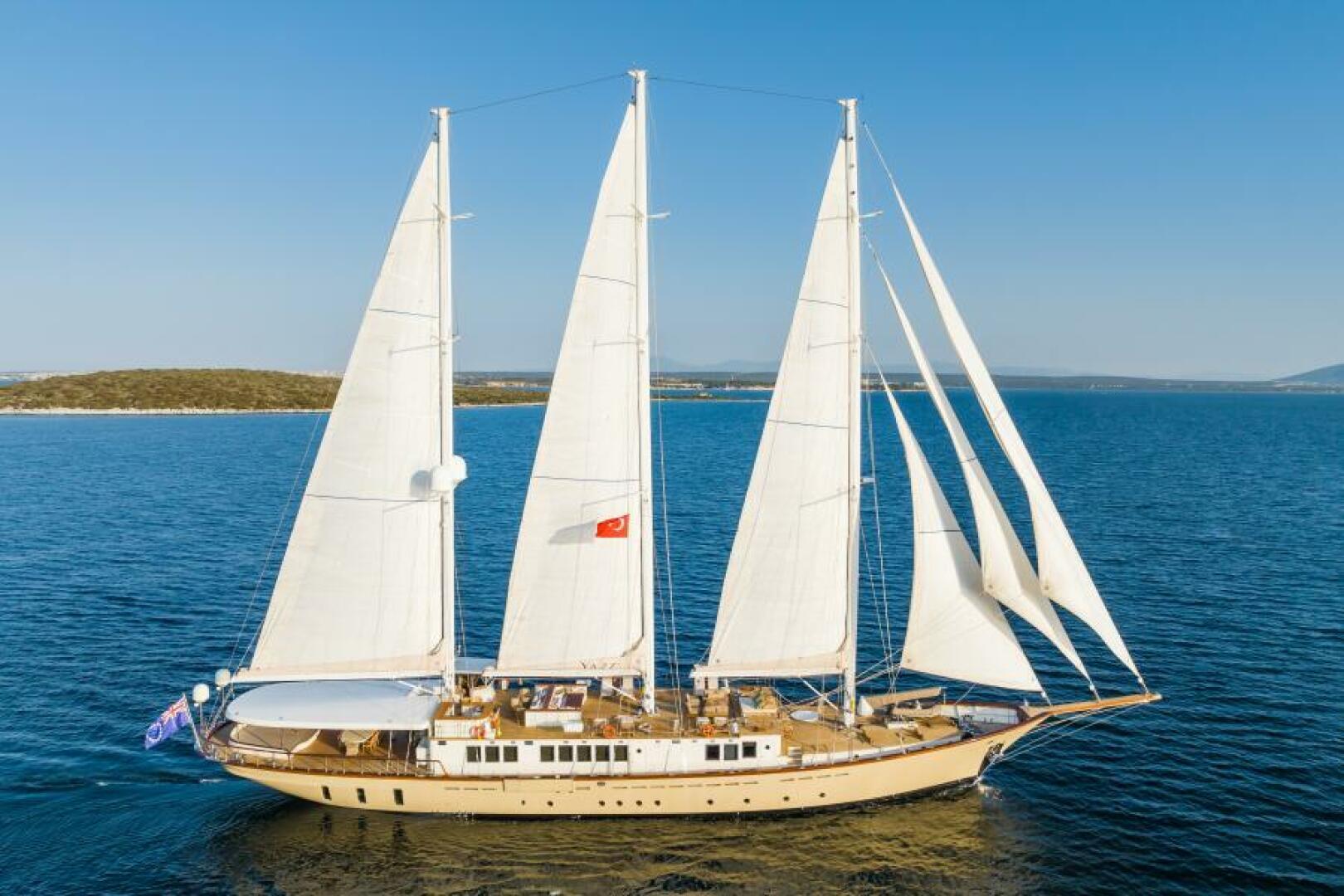 Aegean Yacht YAZZ