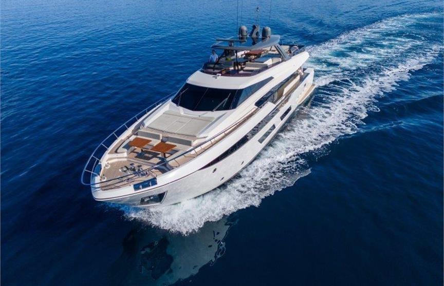 Ferretti 920
