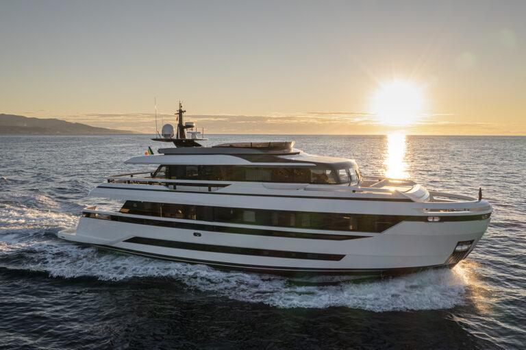 ISA YACHTS Extra X96 Triplex