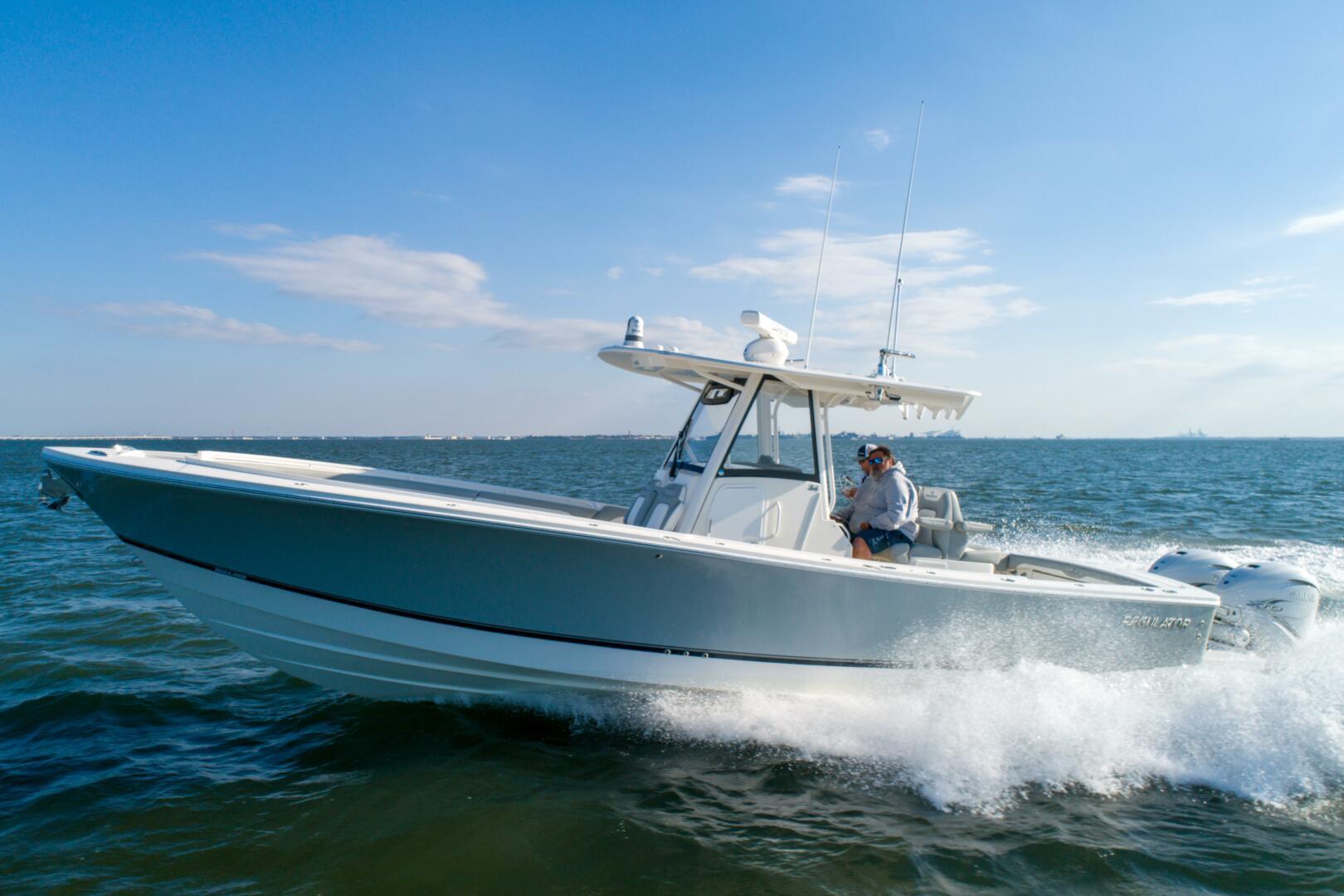 Regulator 34 Center Console