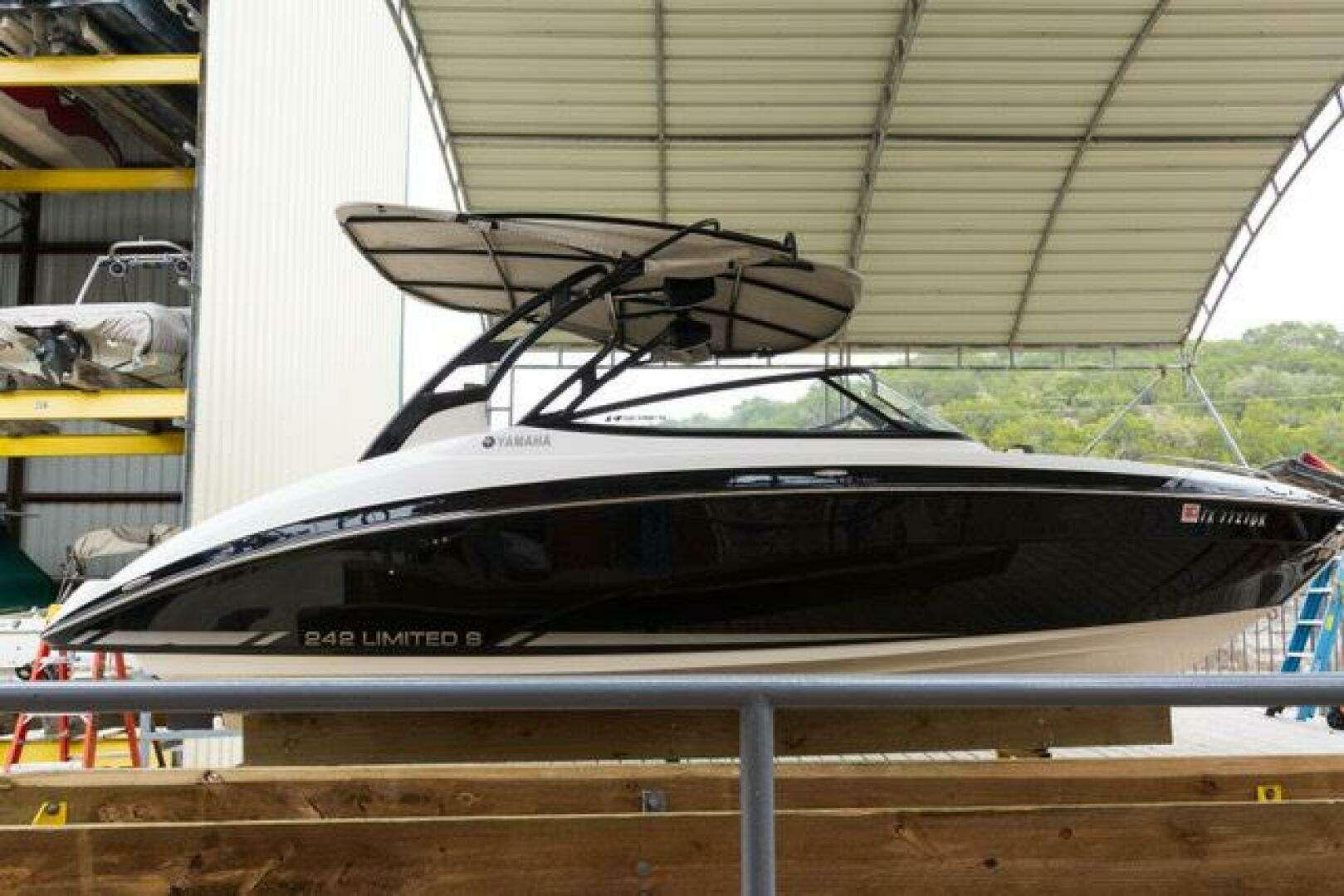 Yamaha 242 Limited E-Series
