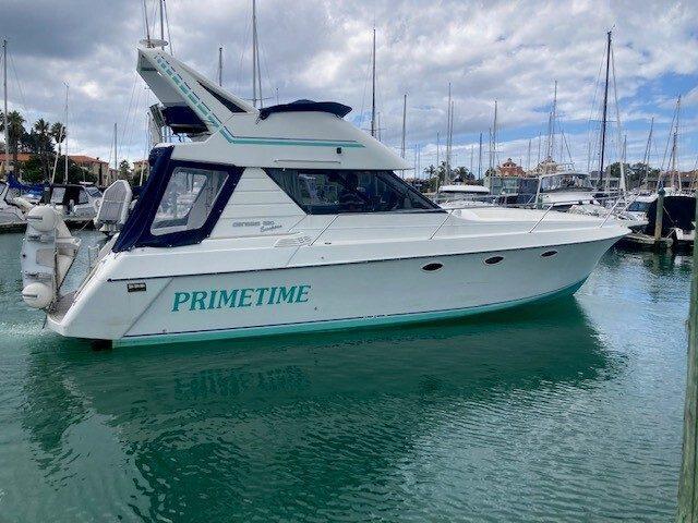 Genesis 320 Euro Flybridge