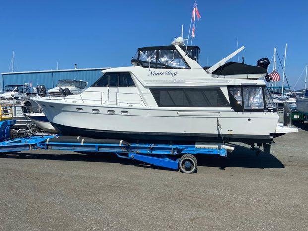 Bayliner 4788 Pilothouse DUAL THRUSTERS