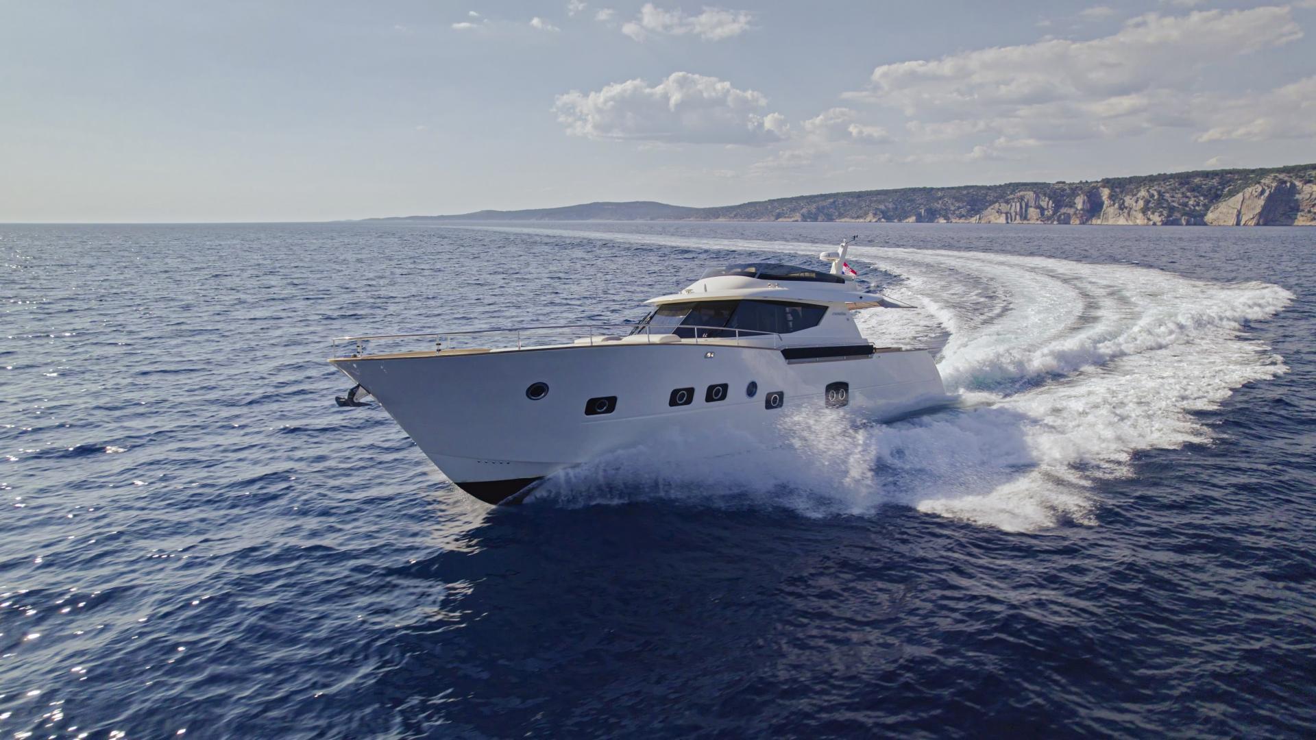 Monachus yacht 72 fly