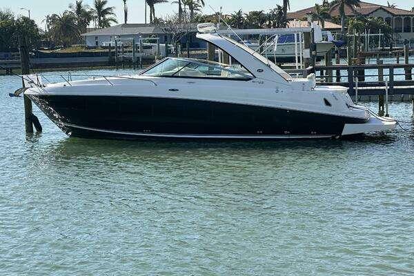 Sea Ray 370 Venture