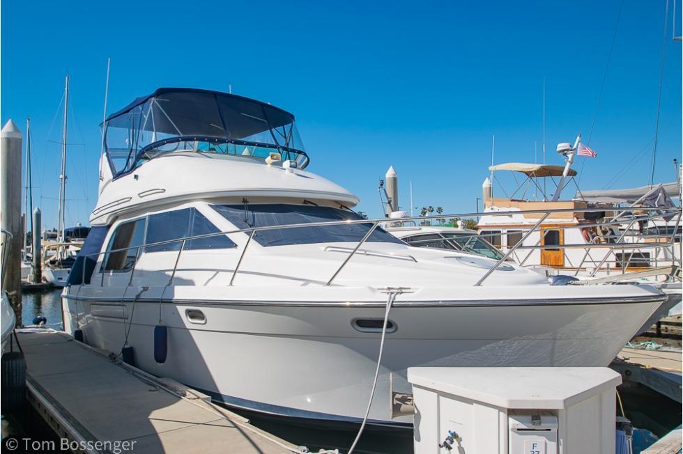 Bayliner 3788 Command Bridge